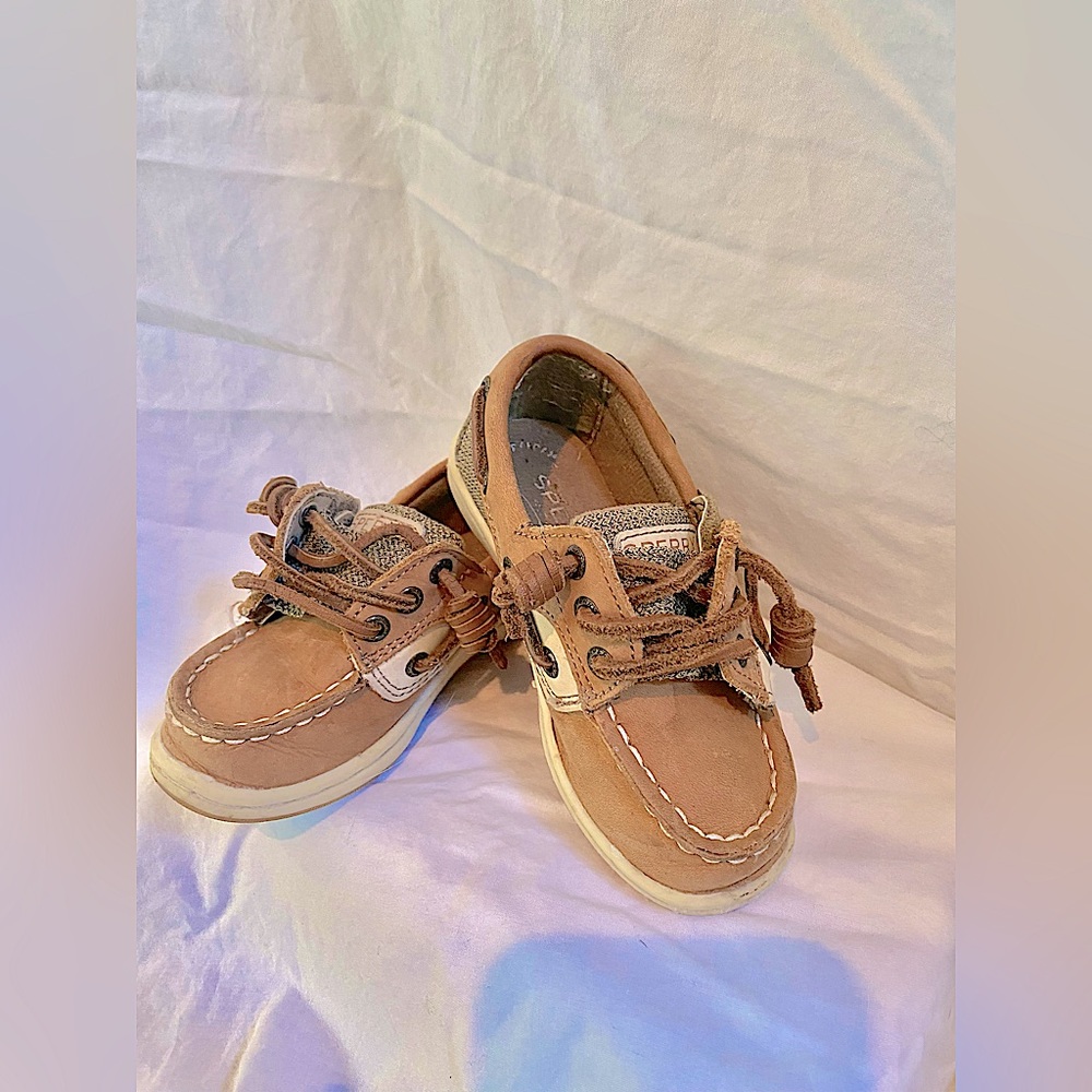 Great condition Sperry shoes. Size 6 ( toddler)